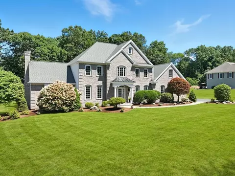 5 Kensington Dr, Wilbraham, MA 01095