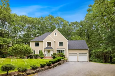 105 Flint Farm Rd, Middleton, MA 01949