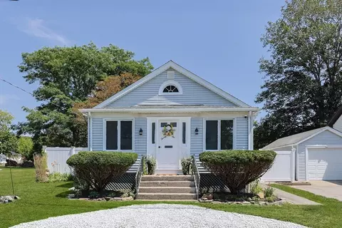 22 Louis St, Swansea, MA 02777