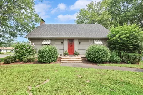 96 Roberta Cir, Agawam, MA 01001
