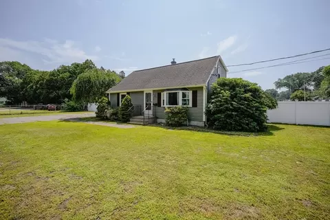 721 Pendleton Ave, Chicopee, MA 01020 photo 3