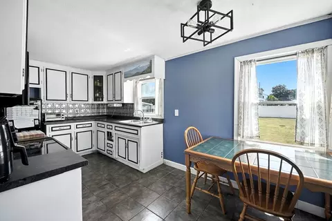 721 Pendleton Ave, Chicopee, MA 01020 photo 17