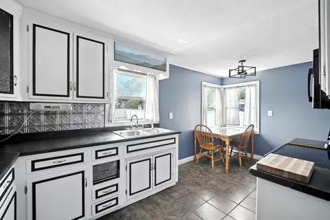 721 Pendleton Ave, Chicopee, MA 01020 photo 15