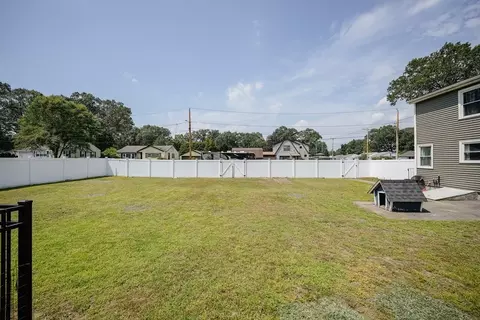 721 Pendleton Ave, Chicopee, MA 01020 photo 9
