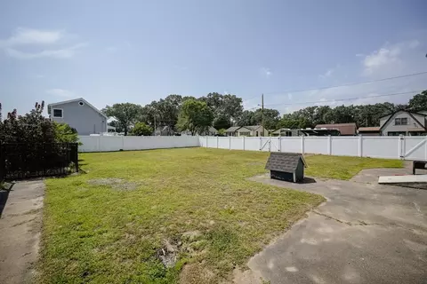 721 Pendleton Ave, Chicopee, MA 01020 photo 11