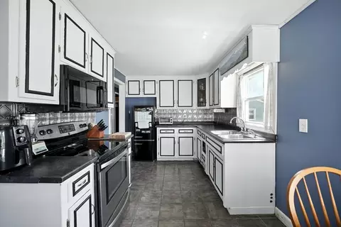 721 Pendleton Ave, Chicopee, MA 01020 photo 14