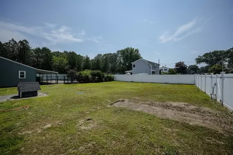 721 Pendleton Ave, Chicopee, MA 01020 photo 12