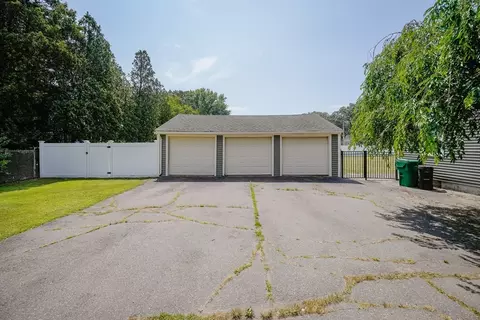 721 Pendleton Ave, Chicopee, MA 01020 photo 4