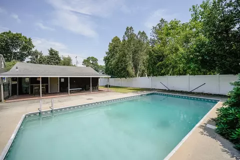 721 Pendleton Ave, Chicopee, MA 01020 photo 8
