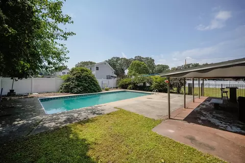 721 Pendleton Ave, Chicopee, MA 01020 photo 6