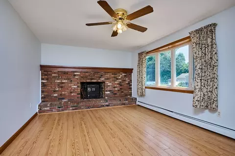 15 Evans Ave, Easthampton, MA 01027 photo 4
