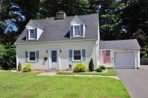 16 Spruce St, Westfield, MA 01085