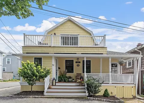32 Maple Ave, Nahant, MA 01908