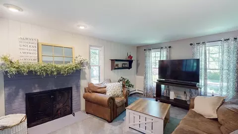 Living - 336 Maple St, Franklin, MA 02038 photo 4 of 4