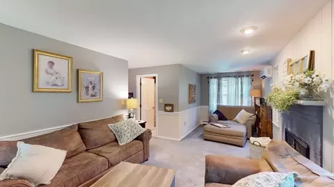 Living - 336 Maple St, Franklin, MA 02038 photo 2 of 4
