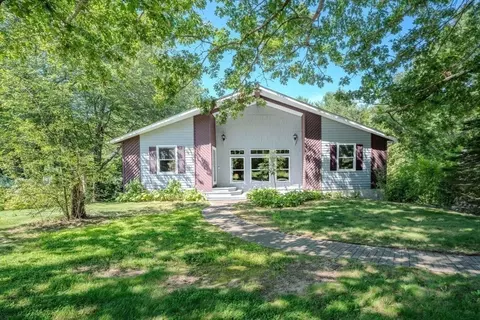 53 Cudworth Rd, Webster, MA 01570