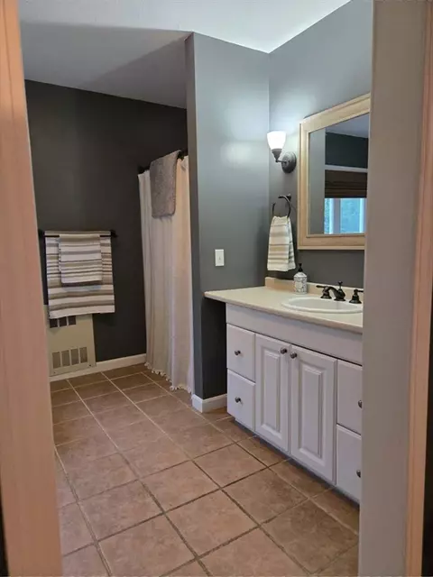 Bath - 186 Willard Rd, Ashburnham, MA 01430 photo 3 of 4