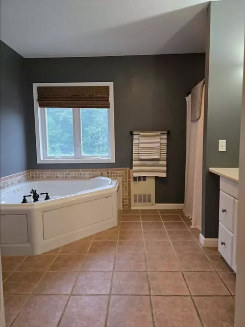 Bath - 186 Willard Rd, Ashburnham, MA 01430 photo 2 of 4