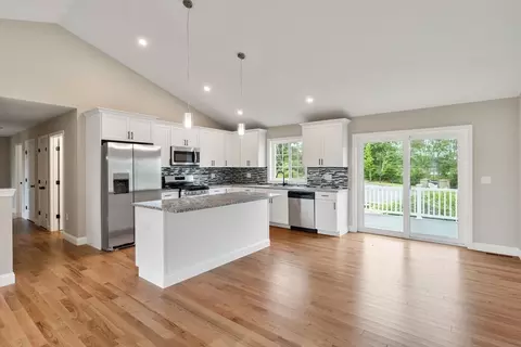 16 Bronson St, Fall River, MA 02721 photo 10