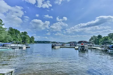 23 Lakeview Rd, Webster, MA 01570