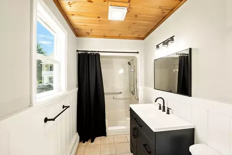32 Jackson St, Woonsocket, RI 02895 photo 4