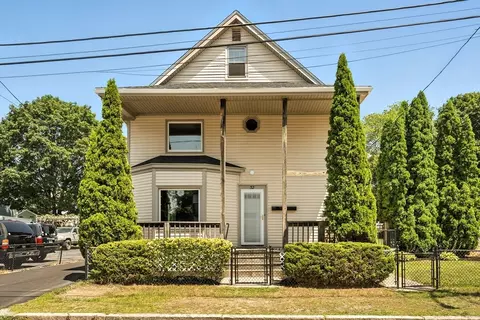 32 Jackson St, Woonsocket, RI 02895