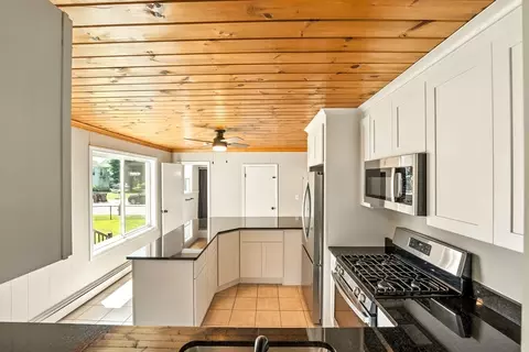 32 Jackson St, Woonsocket, RI 02895 photo 3