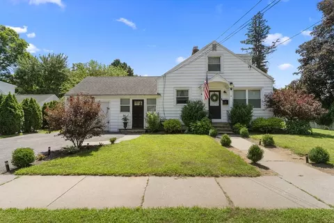 15 Bellevue Ave, Longmeadow, MA 01106