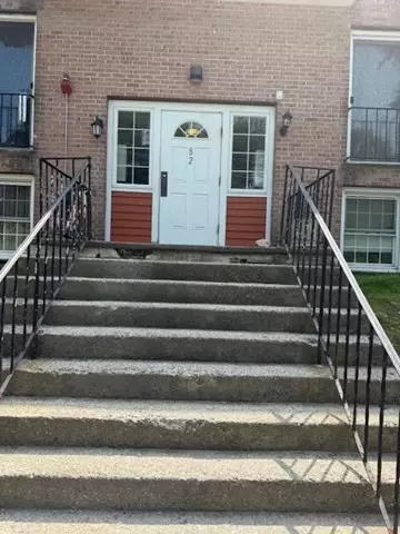 82 Boylston Ln #14, Lowell, MA 01852