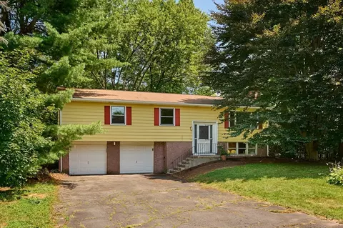 131 Tracy Cir, Amherst, MA 01002