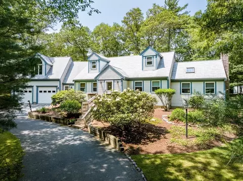 239 Whistleberry Dr, Marstons Mills, MA 02648