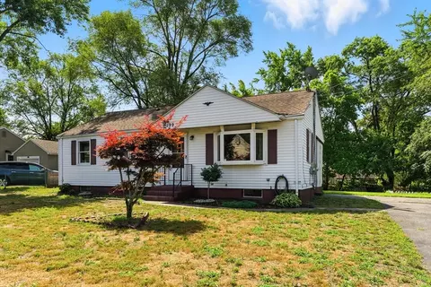 Exterior - 199 Cherokee Dr, Springfield, MA 01109 photo 6 of 7