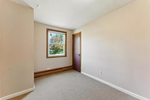 Bedroom - 199 Cherokee Dr, Springfield, MA 01109 photo 7 of 9