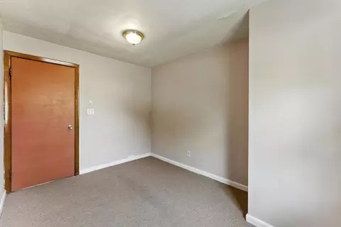 Bedroom - 199 Cherokee Dr, Springfield, MA 01109 photo 8 of 9