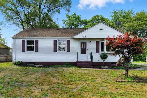 199 Cherokee Dr, Springfield, MA 01109