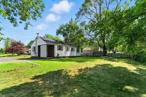 Exterior - 199 Cherokee Dr, Springfield, MA 01109 photo 2 of 7
