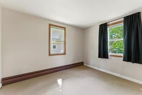 Bedroom - 199 Cherokee Dr, Springfield, MA 01109 photo 3 of 9