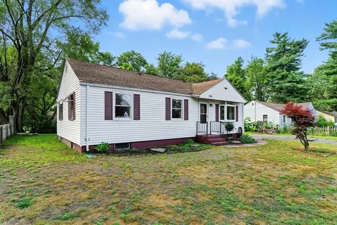 Exterior - 199 Cherokee Dr, Springfield, MA 01109 photo 5 of 7