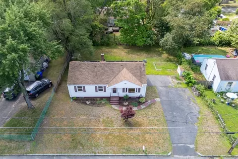 View/Area - 199 Cherokee Dr, Springfield, MA 01109 photo 2 of 4