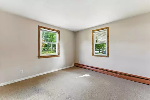 Bedroom - 199 Cherokee Dr, Springfield, MA 01109 photo 4 of 9