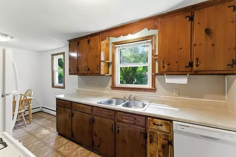 Kitchen - 199 Cherokee Dr, Springfield, MA 01109 photo 1 of 2