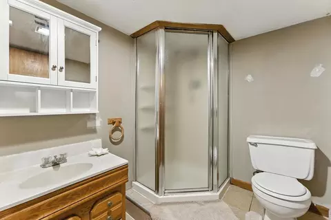 Bath - 199 Cherokee Dr, Springfield, MA 01109 photo 3 of 3
