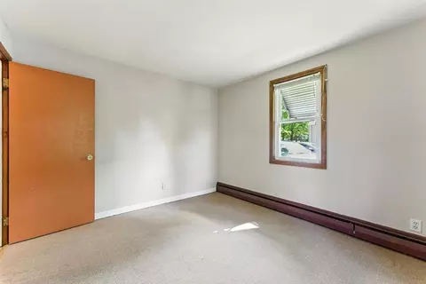 Bedroom - 199 Cherokee Dr, Springfield, MA 01109 photo 2 of 9