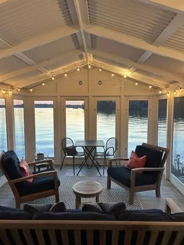 74 Lakeside Ave, Lakeville, MA 02347