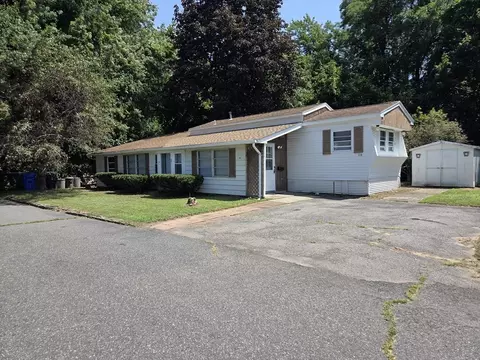 26 Elm Shade Way, Springfield, MA 01119 photo 2