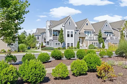 21 Daisy Ln, Plymouth, MA 02360