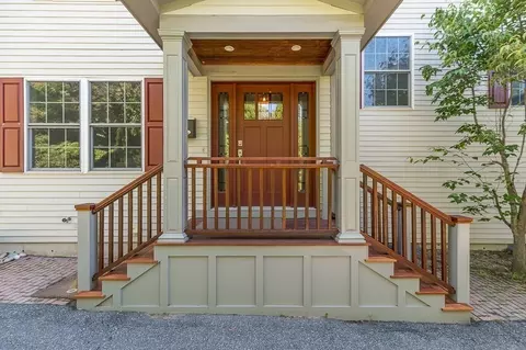56 Summer St #A, Manchester, MA 01944