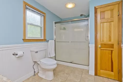 Bath - 53 Beach Point Rd, Lancaster, MA 01523 photo 3 of 4