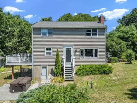 181 Head Of The Bay Rd, Bourne, MA 02532