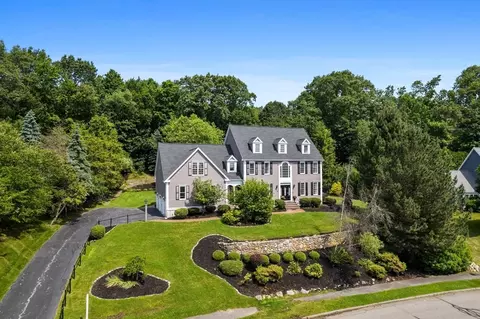 26 Blackthorn Rd, Shrewsbury, MA 01545